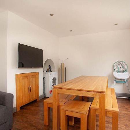 Three Bedroom House, Driveway, Bracknell Centre Extérieur photo