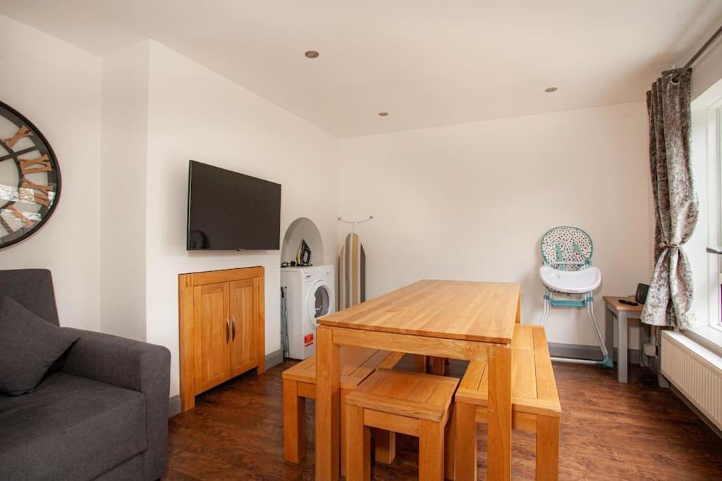 Three Bedroom House, Driveway, Bracknell Centre Extérieur photo