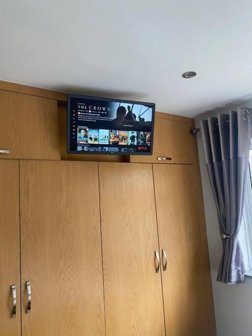Three Bedroom House, Driveway, Bracknell Centre Extérieur photo