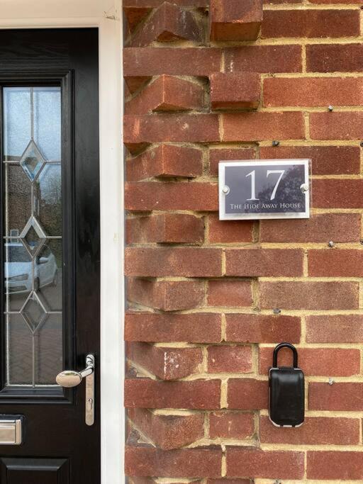 Three Bedroom House, Driveway, Bracknell Centre Extérieur photo