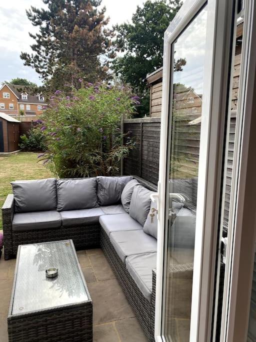 Three Bedroom House, Driveway, Bracknell Centre Extérieur photo
