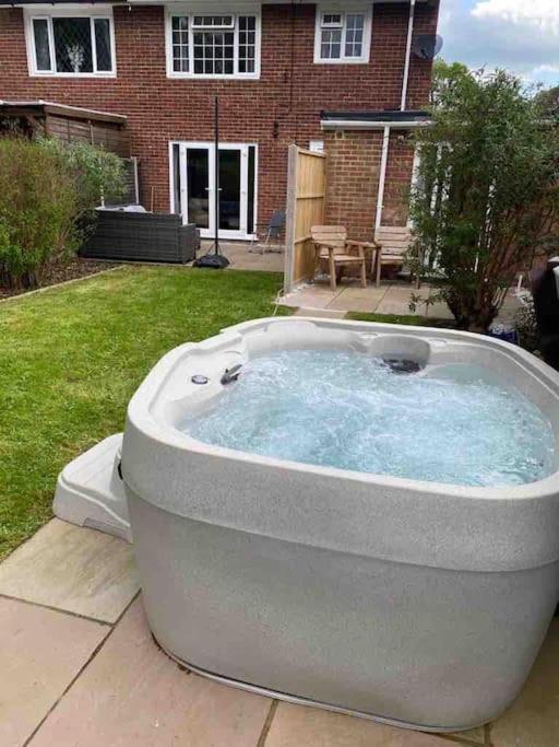 Three Bedroom House, Driveway, Bracknell Centre Extérieur photo